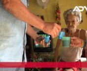 Las hermanas Viviana (73 años) y Soila (74 años) Alemáe Rodríguez viven en Santiago de La Vegas. Ellas se encuentran abandonadas a su suerte la pensión que reciben no les alcanza ni para comprar medicinas.nLa población cubana se encuentra entre las más envejecidas del mundo, y se vuelve un reto para las familias de bajos recursos (la mayoría) cuidar a sus ancianos.