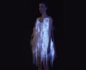 The series comprising two dresses, made of photoluminescent thread and eye tracking technology, is activated by spectators&#39; gaze. A photograph is said to be “spoiled” by blinking eyes – here however, the concept of presence and of disappearance are questioned, as the experience of chiaroscuro (clarity/obscurity) is achieved through an unfixed gaze. nnLa série de 2 robes, faite de fils photoluminescents, utilisant la technologie oculométrique, est activée par le regard du spectateur. Tel