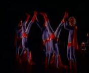 Un projet de Massimo FurlannCréation: 7 au 17 avril 2005, Théatre de l&#39;Arsenic, Lausanne.nn« A l’instant où j’étais Superman c’était entre le bureau et mon lit. Imbattable, une fraction de seconde pour faire le tour de la terre, vaincre le mal avant de m’écraser sur le lit. Un instant fulgurant où le pyjama Calida se transformait en extraordinaire combinaison bleue à cape rouge et où la couleur jaune pâle du couvre-lit se muait en champ de blés ou en paysage urbain. Vaste sur
