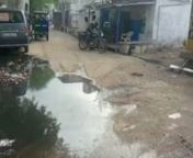 गांव की सड़कों पर बहता कीचड व नालियों का गंदा पानी, मोदी के स्वच्छता अभियान को लगा रहा है पलिता from गंदा