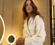 Alessandra Ambrosio com visual desportivo na semana da moda em Paris from alessandra ambrosio