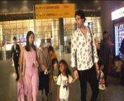 Sunny Leone looks little angry with husband as she is spotted on airport. She has been getting summer fashion right one stylish look at a time. While the warmer months might be coming to a close, the actress managed to don yet another breezy look. Last night, Sunny was clicked at the Mumbai airport alongside her husband Daniel Weber and their two kids. For her travel look, she opted for a soft pink suit with high waist pants and a vest. Watch video to know &#60;br/&#62; &#60;br/&#62;#SunnyLeone #DanielWeber #SunnyWithFamily