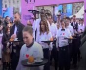 Paris waiters donned traditional aprons and shirts to battle it out in a revived croissant race.Source: AP