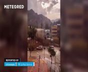 The torrential rains caused a spectacular flash flood of the La Paz River and other river courses in the area, sweeping away people and vehicles in its wake.