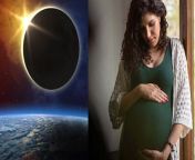 Surya Grahan 8 April 2024: साल 2024 का पहला सूर्य ग्रहण 8 अप्रैल को लगने जा रहा है। अमावस्या पर लगने जा रहा यह सूर्य ग्रहण भारत में नहीं दिखाई देगा जिसकी वजह से यहां के लोगों पर ग्रहण को कोई असर नहीं होगा लेकिन ऐसा माना जाता है कि ग्रहण का सबसे ज्यादा असर गर्भवती महिलाओं पर पड़ता है तो जान लें इस दौरान क्या नहीं करना चाहिए। &#60;br/&#62; &#60;br/&#62;Surya Grahan 8 April 2024: The first solar eclipse of the year 2024 is going to occur on 8 April. This solar eclipse, which is going to occur on Amavasya, will not be visible in India, due to which the eclipse will not have any effect on the people here, but it is believed that the eclipse has the biggest impact on pregnant women, so know what not to do during this time. Needed &#60;br/&#62; &#60;br/&#62; &#60;br/&#62;#SuryaGrahan2024#solareclipse2024 &#60;br/&#62;&#60;br/&#62;~PR.115~ED.118~