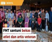 Sepanjang Ramadan FMT meraikan 100 bekas atlet dan artis veteran yang kurang berkemampuan. &#60;br/&#62;&#60;br/&#62;Laporan Lanjut: https://www.freemalaysiatoday.com/category/bahasa/tempatan/2024/04/09/fmt-sumbang-rm100000-untuk-bekas-atlet-artis-veteran/&#60;br/&#62;&#60;br/&#62;Free Malaysia Today is an independent, bi-lingual news portal with a focus on Malaysian current affairs.&#60;br/&#62;&#60;br/&#62;Subscribe to our channel - http://bit.ly/2Qo08ry&#60;br/&#62;------------------------------------------------------------------------------------------------------------------------------------------------------&#60;br/&#62;Check us out at https://www.freemalaysiatoday.com&#60;br/&#62;Follow FMT on Facebook: https://bit.ly/49JJoo5&#60;br/&#62;Follow FMT on Dailymotion: https://bit.ly/2WGITHM&#60;br/&#62;Follow FMT on X: https://bit.ly/48zARSW &#60;br/&#62;Follow FMT on Instagram: https://bit.ly/48Cq76h&#60;br/&#62;Follow FMT on TikTok : https://bit.ly/3uKuQFp&#60;br/&#62;Follow FMT Berita on TikTok: https://bit.ly/48vpnQG &#60;br/&#62;Follow FMT Telegram - https://bit.ly/42VyzMX&#60;br/&#62;Follow FMT LinkedIn - https://bit.ly/42YytEb&#60;br/&#62;Follow FMT Lifestyle on Instagram: https://bit.ly/42WrsUj&#60;br/&#62;Follow FMT on WhatsApp: https://bit.ly/49GMbxW &#60;br/&#62;------------------------------------------------------------------------------------------------------------------------------------------------------&#60;br/&#62;Download FMT News App:&#60;br/&#62;Google Play – http://bit.ly/2YSuV46&#60;br/&#62;App Store – https://apple.co/2HNH7gZ&#60;br/&#62;Huawei AppGallery - https://bit.ly/2D2OpNP&#60;br/&#62;&#60;br/&#62;#BeritaFMT #FMTBeraya #SultanAbdullah #ArmizanAli #MajlisIhyaRamadan #Atlet #Artis