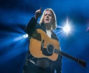 After moving into his new London home surrounded by celebrity pals, Lewis Capaldi is said to be aiming to put together a football team featuring the famous faces.