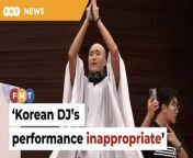 DJ NewJeansNim’s first show at the dance club was on May 3.&#60;br/&#62;&#60;br/&#62;Read More: https://www.freemalaysiatoday.com/category/nation/2024/05/08/buddhist-group-slams-korean-djs-monk-getup-in-kl-club/ &#60;br/&#62;&#60;br/&#62;Free Malaysia Today is an independent, bi-lingual news portal with a focus on Malaysian current affairs.&#60;br/&#62;&#60;br/&#62;Subscribe to our channel - http://bit.ly/2Qo08ry&#60;br/&#62;------------------------------------------------------------------------------------------------------------------------------------------------------&#60;br/&#62;Check us out at https://www.freemalaysiatoday.com&#60;br/&#62;Follow FMT on Facebook: https://bit.ly/49JJoo5&#60;br/&#62;Follow FMT on Dailymotion: https://bit.ly/2WGITHM&#60;br/&#62;Follow FMT on X: https://bit.ly/48zARSW &#60;br/&#62;Follow FMT on Instagram: https://bit.ly/48Cq76h&#60;br/&#62;Follow FMT on TikTok : https://bit.ly/3uKuQFp&#60;br/&#62;Follow FMT Berita on TikTok: https://bit.ly/48vpnQG &#60;br/&#62;Follow FMT Telegram - https://bit.ly/42VyzMX&#60;br/&#62;Follow FMT LinkedIn - https://bit.ly/42YytEb&#60;br/&#62;Follow FMT Lifestyle on Instagram: https://bit.ly/42WrsUj&#60;br/&#62;Follow FMT on WhatsApp: https://bit.ly/49GMbxW &#60;br/&#62;------------------------------------------------------------------------------------------------------------------------------------------------------&#60;br/&#62;Download FMT News App:&#60;br/&#62;Google Play – http://bit.ly/2YSuV46&#60;br/&#62;App Store – https://apple.co/2HNH7gZ&#60;br/&#62;Huawei AppGallery - https://bit.ly/2D2OpNP&#60;br/&#62;&#60;br/&#62;#FMTNews #KoreanDJ #NewJeansNim #YBAM