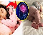 बच्चों को अक्सर सोते समय पैरों को हिलाने की आदत होती है। घर के सदस्य इस सामान्य मान लेते हैं। लेकिन आपको बता दें कि इसे बच्चों में पीरियोडिक लिम्ब मूवमेंट डिसऑर्डर (पीएलएमडी) कहते हैं। यह एक नींद से रिलेटेड बीमारी है जो आपके बच्चों को भी हो सकती है. ऐसे में आज की वीडियो में जानते है की आखिर ये होता क्यों है, और इसका इलाज क्या है&#60;br/&#62; &#60;br/&#62;Children often have the habit of moving their legs while sleeping. The family members accept this as normal. But let us tell you that it is called Periodic Limb Movement Disorder (PLMD) in children. This is a sleep related disease which can happen to your children also. In today&#39;s video, let us know why this happens and what is its treatment. &#60;br/&#62; &#60;br/&#62;#BaccheNeendMePairKyuHilateHAi, #BaccheNeendMePerKyuHilateHAi, #WhyDoChildrenShakeLEgDuringSleeping, #CausesOfChildrenShakingLeg&#60;br/&#62;~HT.97~PR.266~ED.120~