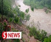 A woman and her daughter are feared to have drowned in a water surge in a river in Seri Kembangan on Sunday (March 31).&#60;br/&#62;&#60;br/&#62;Selangor Fire and Rescue Department assistant director (Operations) Ahmad Mukhlis Mokhtar that the Indonesian family of five were fishing in Kota Perdana when the water level rose.&#60;br/&#62;&#60;br/&#62;Read more at https://tinyurl.com/47sejwhn&#60;br/&#62;&#60;br/&#62;WATCH MORE: https://thestartv.com/c/news&#60;br/&#62;SUBSCRIBE: https://cutt.ly/TheStar&#60;br/&#62;LIKE: https://fb.com/TheStarOnline