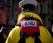RNLI ‘forced to destroy’ man’s bathtub after he tries to cross ocean with his dog from try on sarah
