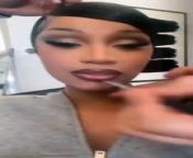 Cardi B lives the life that most people could only dream of. Not only does she have fortune and fame, but she also has a lovely family. This goes without mentioning her hit records. However, she&#39;s also human, and has everyday problems. As a result, she showed how her veneer broke off, after she bit into a hard bagel.