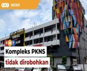 Kompleks PKNS Shah Alam yang berusia 47 tahun tidak akan dirobohkan seperti tular di media sosial.&#60;br/&#62;&#60;br/&#62;&#60;br/&#62;Laporan Lanjut: &#60;br/&#62;https://www.freemalaysiatoday.com/category/bahasa/tempatan/2024/03/18/kompleks-pkns-shah-alam-tidak-akan-diroboh/ &#60;br/&#62;&#60;br/&#62;Free Malaysia Today is an independent, bi-lingual news portal with a focus on Malaysian current affairs.&#60;br/&#62;&#60;br/&#62;Subscribe to our channel - http://bit.ly/2Qo08ry&#60;br/&#62;------------------------------------------------------------------------------------------------------------------------------------------------------&#60;br/&#62;Check us out at https://www.freemalaysiatoday.com&#60;br/&#62;Follow FMT on Facebook: https://bit.ly/49JJoo5&#60;br/&#62;Follow FMT on Dailymotion: https://bit.ly/2WGITHM&#60;br/&#62;Follow FMT on X: https://bit.ly/48zARSW &#60;br/&#62;Follow FMT on Instagram: https://bit.ly/48Cq76h&#60;br/&#62;Follow FMT on TikTok : https://bit.ly/3uKuQFp&#60;br/&#62;Follow FMT Berita on TikTok: https://bit.ly/48vpnQG &#60;br/&#62;Follow FMT Telegram - https://bit.ly/42VyzMX&#60;br/&#62;Follow FMT LinkedIn - https://bit.ly/42YytEb&#60;br/&#62;Follow FMT Lifestyle on Instagram: https://bit.ly/42WrsUj&#60;br/&#62;Follow FMT on WhatsApp: https://bit.ly/49GMbxW &#60;br/&#62;------------------------------------------------------------------------------------------------------------------------------------------------------&#60;br/&#62;Download FMT News App:&#60;br/&#62;Google Play – http://bit.ly/2YSuV46&#60;br/&#62;App Store – https://apple.co/2HNH7gZ&#60;br/&#62;Huawei AppGallery - https://bit.ly/2D2OpNP&#60;br/&#62;&#60;br/&#62;#FMTNews #PKNS #ShahAlam #Roboh