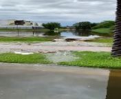 Jumeirah Islands lakes overflow after rains from overflow in hindi