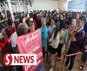Hundreds of passengers have been stranded at Kuching International Airport on Thursday (April 18) as flights were cancelled due to the eruption of Mount Ruang in Indonesia.&#60;br/&#62;&#60;br/&#62;Long queues were seen at the check-in counters and airline offices as passengers tried to rebook their flights.&#60;br/&#62;&#60;br/&#62;Read more at https://tinyurl.com/23xx8y5x&#60;br/&#62;&#60;br/&#62;WATCH MORE: https://thestartv.com/c/news&#60;br/&#62;SUBSCRIBE: https://cutt.ly/TheStar&#60;br/&#62;LIKE: https://fb.com/TheStarOnline