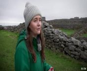 At 24, a young Irish woman is managing an entire island. Whether there are disputes to settle, the bank needs to be opened or tourists are arriving, the 345 inhabitants of Inis Oirr know that Chloe is up to the task.