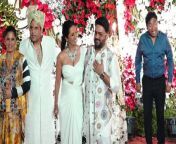 Arti Singh Wedding: Comedians Kapil Sharma, Archana Puran Singh, Johny Lever, Rajpal Yadav attended the celebration. In the Video, Krushna Abhishek and Kashmera Shah seen posing with the Kapil Sharma team. &#60;br/&#62; &#60;br/&#62;#artisinghwedding #artisinghweddingcomedianvideo #kapilsharmateamartisinghwedding #johnyleverartisinghwedding &#60;br/&#62;~PR.111~ED.284~