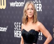 Jennifer Aniston is trying to get her &#39;Friends&#39; co-stars to work out with her as she insists her new regime is anything but a &#92;