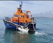 Newhaven RNLI Severn Class 17-21 assisting a casualty vessel taking on water. Video: RNLI